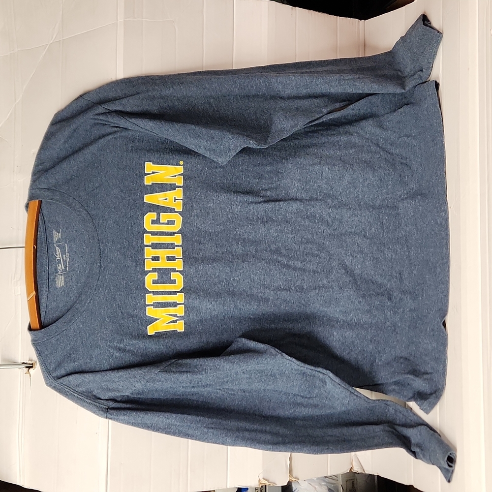 The Victory Michigan Men's sz Large Long Sleeve shirt